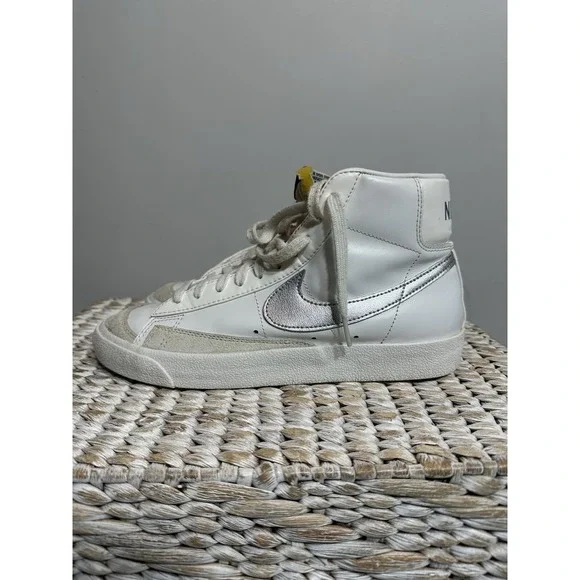 Nike Blazer Mid '77 Vintage White Silver Sneakers CZ1055-112 Women's Size 9.5 - Picture 1 of 9
